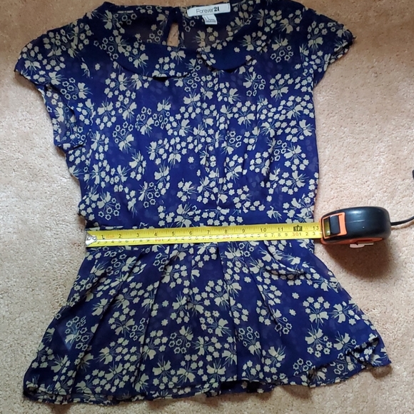 Bundle of 4 cute tops - Picture 6 of 12